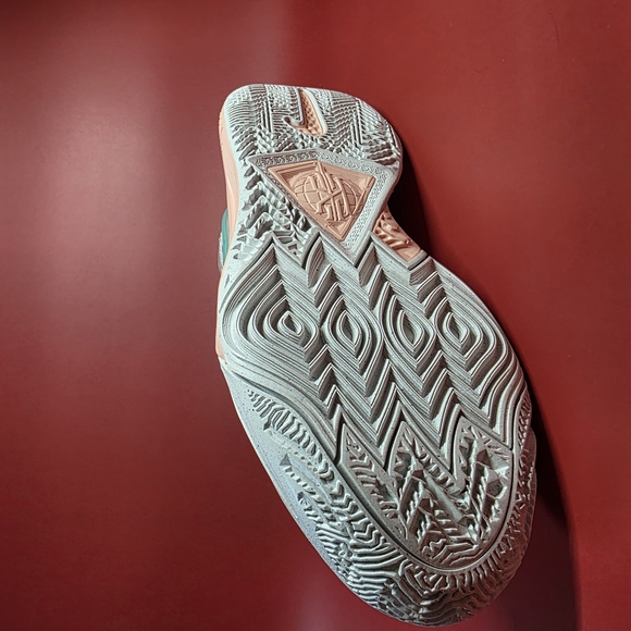 Stylish Women's Multicolor Sneakers - Picture 6 of 8